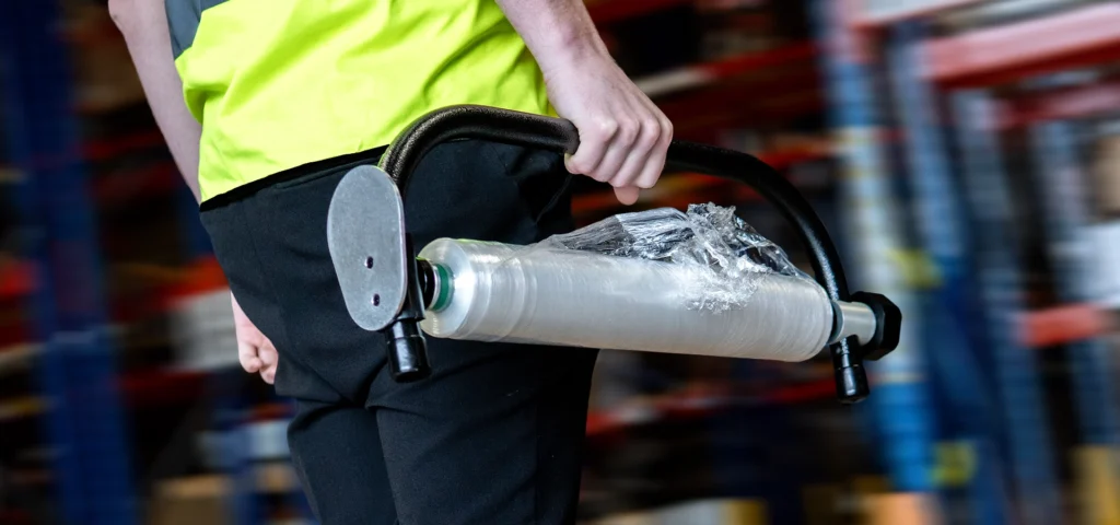 Warehouse worker carries the bolt hand dispenser