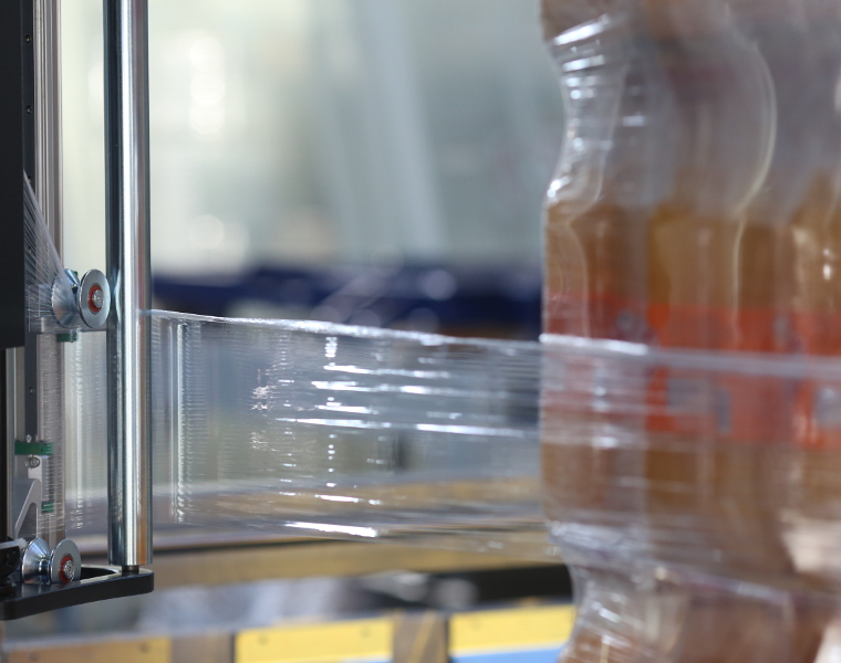 Roping Device (Genesis Thunder) with film tension around bottles